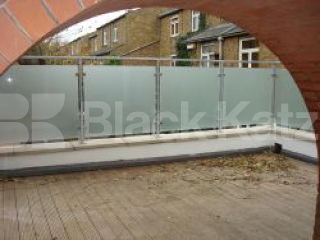 			MUST SEE !!!!!!!, 1 Bedroom, 1 bath, 1 reception House			 St Johns Way, Archway